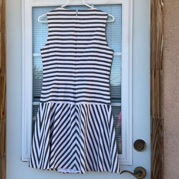 Take 50% OFF- Theory Women's Sleeveless Mini Striped Dress, Size-6 - Picture 4 of 7